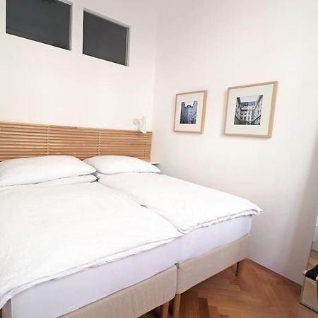 Center Apt In Best Area Near Park & Danube 20'To Airport Apartment Wina Bagian luar foto