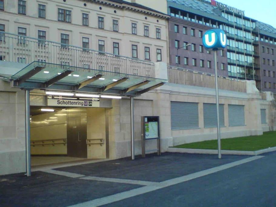 Center Apt In Best Area Near Park & Danube 20'To Airport Apartment Wina Bagian luar foto
