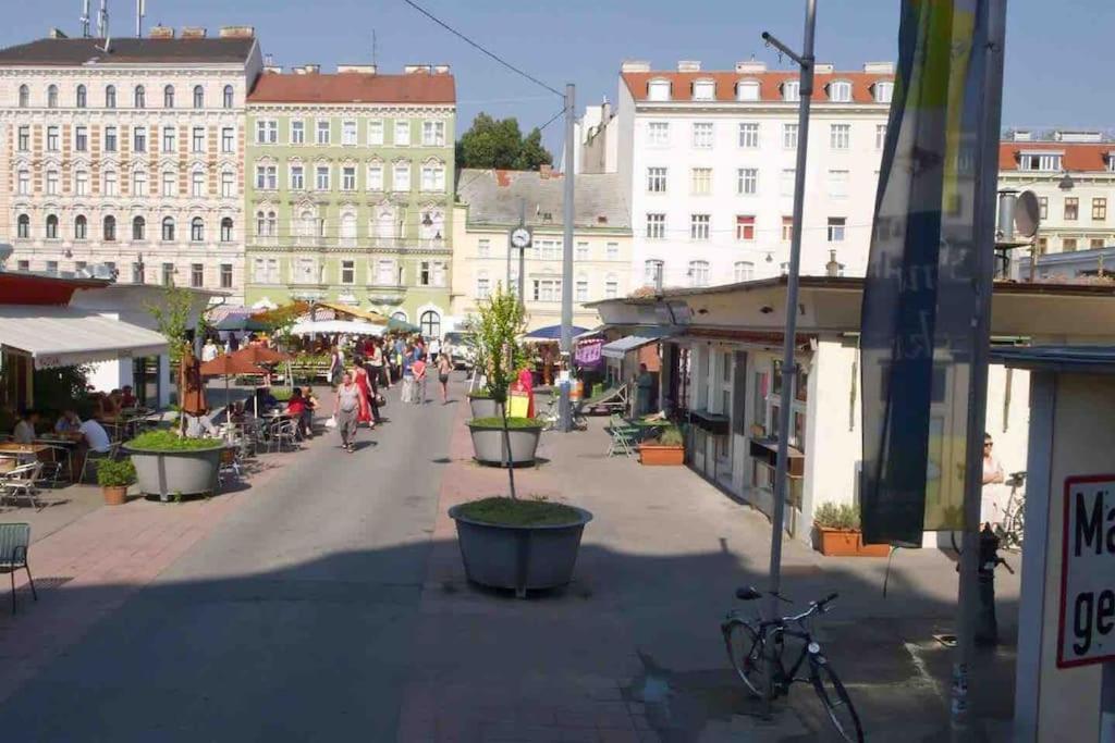 Center Apt In Best Area Near Park & Danube 20'To Airport Apartment Wina Bagian luar foto