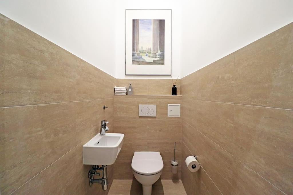 Center Apt In Best Area Near Park & Danube 20'To Airport Apartment Wina Bagian luar foto