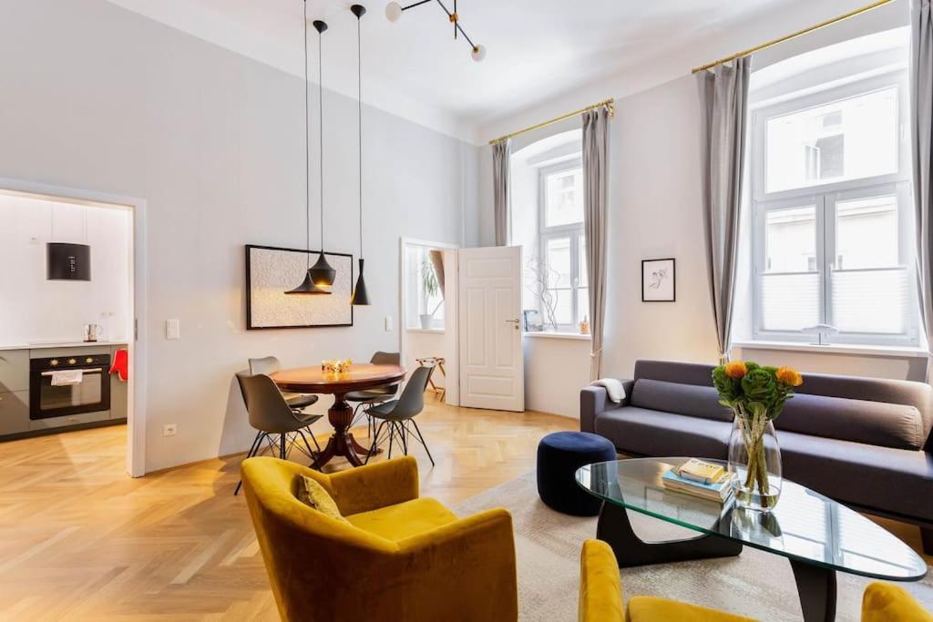 Center Apt In Best Area Near Park & Danube 20'To Airport Apartment Wina Bagian luar foto